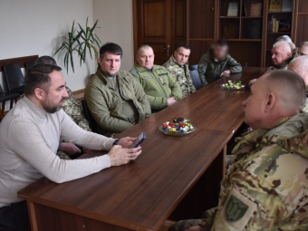 Керівництво Володимирського району нагородило членів добровольчих формувань 