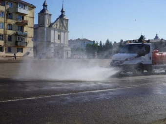 У Володимирі розпочали полив вулиць, парків та площі 