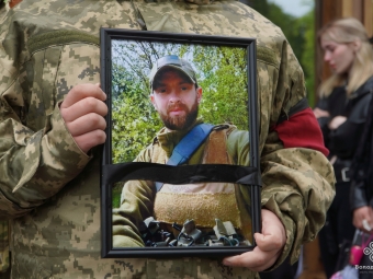 У Володимирі в останню дорогу провели військовослужбовця Дмитра Олівка 