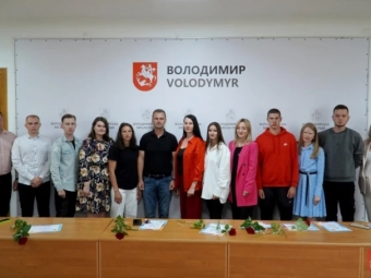 Міський голова Володимира вручив посвідчення лауреатам стипендії «Майбутнє Володимира» 