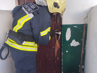 У Володимирі рятувальники визволили хвору жінку з дитиною, які потребували допомоги 