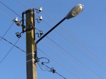 В Іваничах місцеві жителі за свої гроші встановили освітлення 