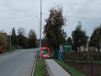 На вулиці Зимнівській у Володимирі знесли тротуар і електроопору 