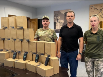 З Володимира передали партію рацій для військових 100 бригади 