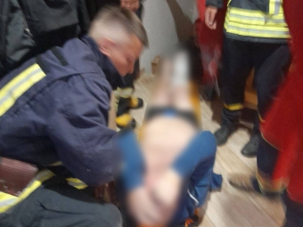 У Володимирі рятувальники допомогли чоловіку, який впав у підвал будинку  