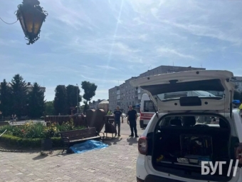 На площі Володимира виявили тіло чоловіка без ознак життя 