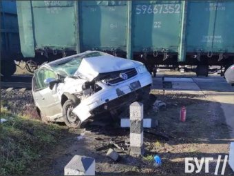 В Овадному легковик потрапив під потяг, є потерпілий 