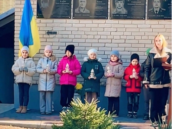 На фасаді володимирського ліцею відкрили 12 меморіальних дощок на честь загиблих Героїв 