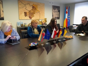 Проблеми переселенців, великодні свята, реабілітаційний центр для військових були в об’єктиві розмови журналістів із міським головою  