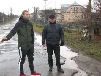 Жителі Іванич просять відремонтувати дорогу в напрямку Львова 