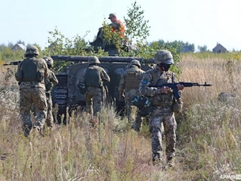 Бойова машина стрімко наближалася до засідки… Диверсанти були напоготові 