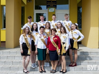 Випускники Заболотцівського ліцею закупили ліки для військовослужбовців 