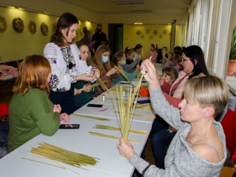 В Нововолинському історичному музеї відкрили виставку виробів із соломи 