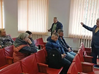 Жителі аварійної п’ятиповерхівки в Іваничах вимагають допомоги від влади 