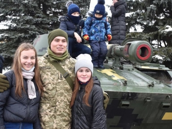 Для волинян провели виставку техніки і зброї 