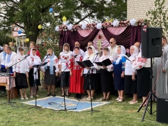 Пісні, смаколики та лотерея: як пройшов благодійний концерт у селі Війниця 