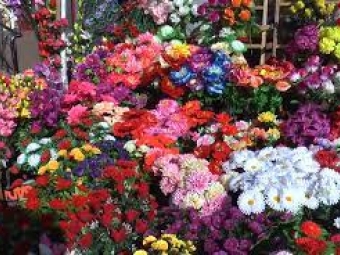 У Затурцях заборонили продаж штучних квітів 